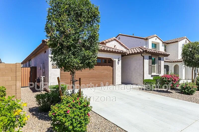 5 bed, 3.0 bath, 1951 sqft, $2,325 — Photo 2