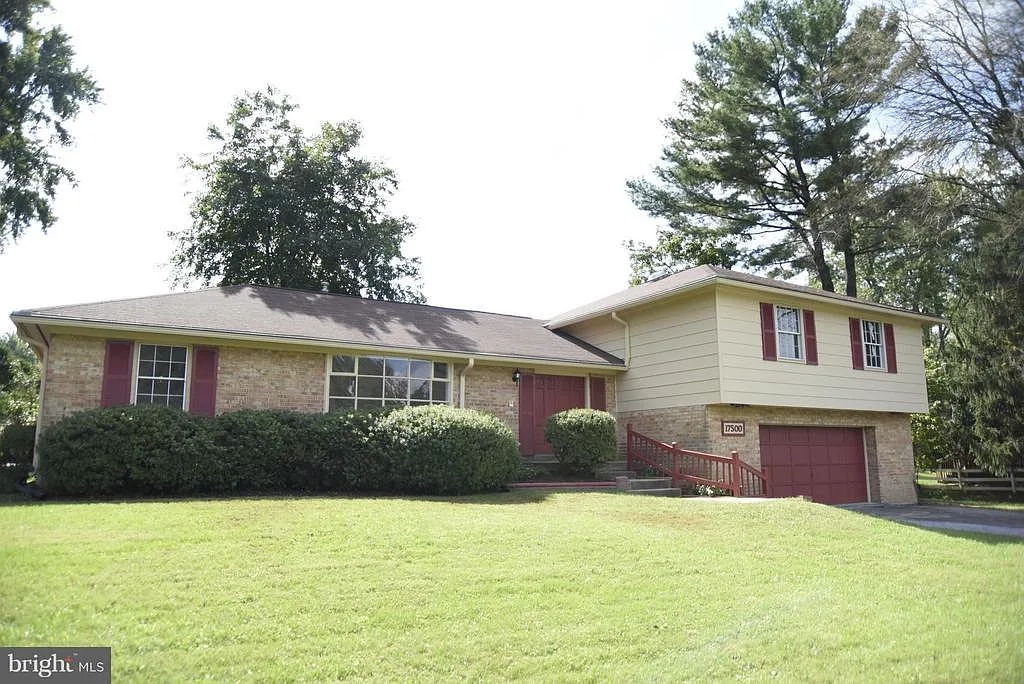 17500 Queen Elizabeth Dr photo 1