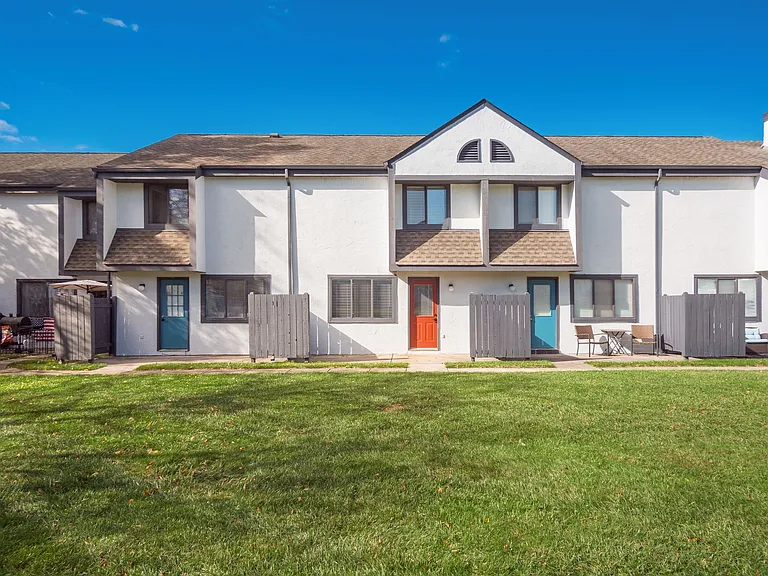 Stoney Creek Apartments — Photo 17