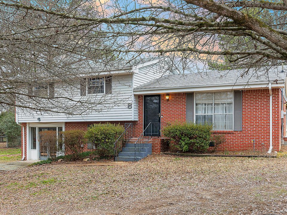 1st image of 8 Dogwood Dr