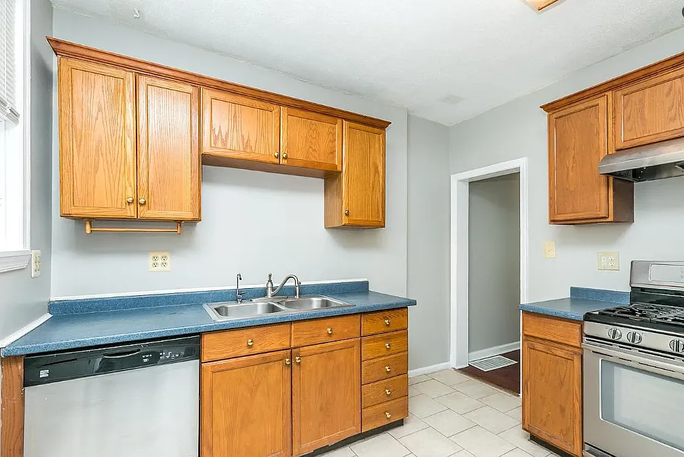 2 bed, 1.0 bath, 720 sqft, $1,800 — Photo 2