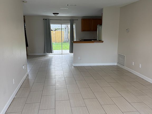 4th image of 1007 Tiburon Dr