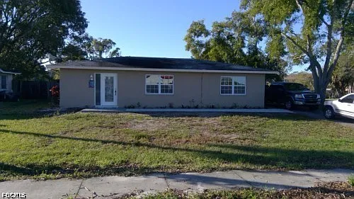 893 Iris Dr — Photo 1