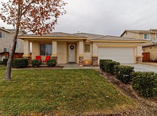 8440 Hoover Ct, Oak Hills, CA 92344