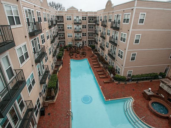 3rd image of 3000 Vanderbilt Pl APT 106