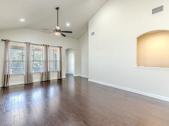 3rd image of 125 Andele Way