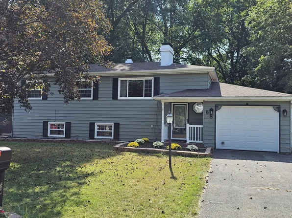 68 Hickory Nut Ln, Springfield, MI 49037