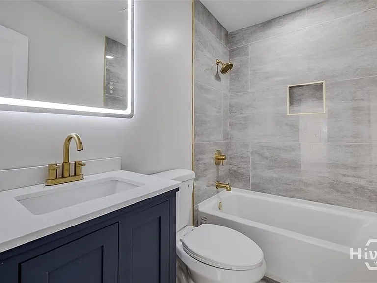 2110 E 56th St — Photo 15