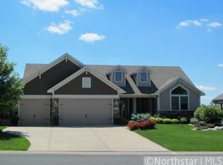 9042 Horizon Dr, Shakopee, MN 55379