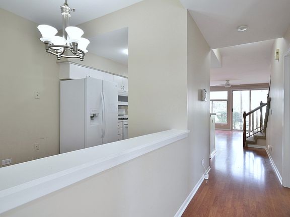 3rd image of 1134 E Addison Ave
