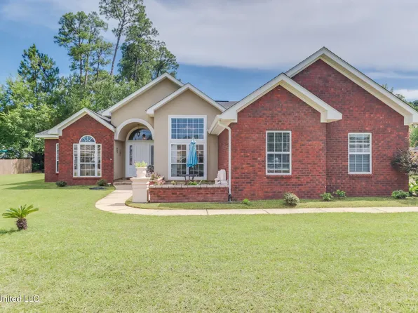 2113 Highland Dr, Gautier, MS 39553