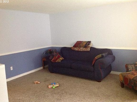 4th image of 215 NE 175th Ave