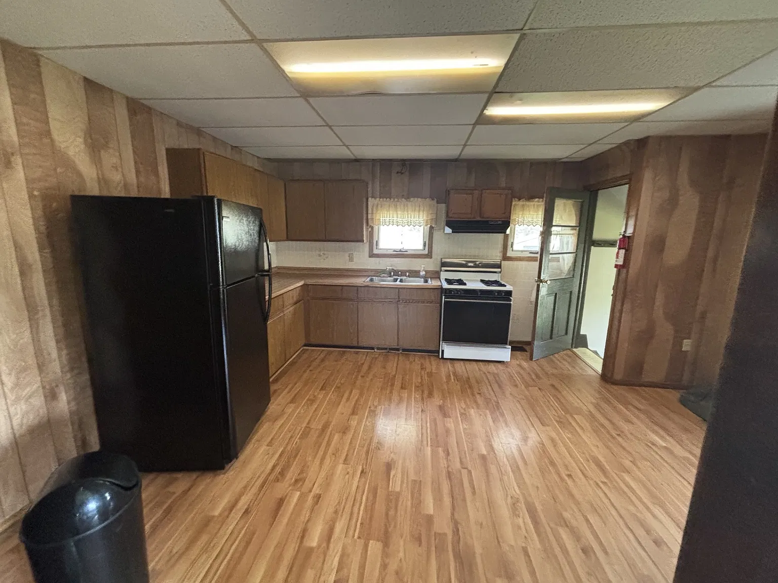 3 bed, 1000 sqft, $1,300 — Photo 2