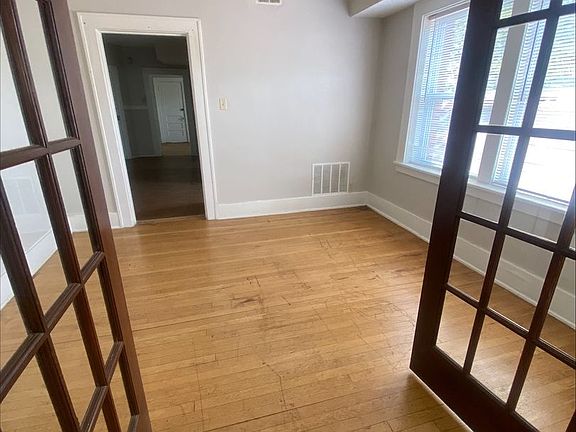 4th image of 5444 Beacon Ave #2S