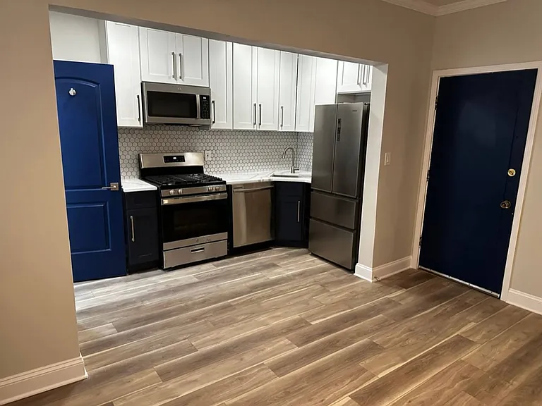 Evelyn Apartments — Photo 5