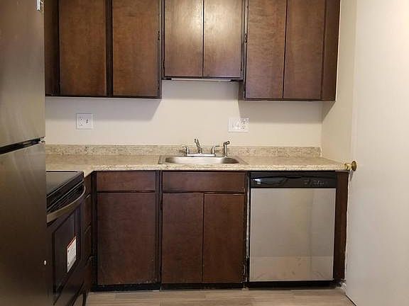 3rd image of 9839 Brassie Way