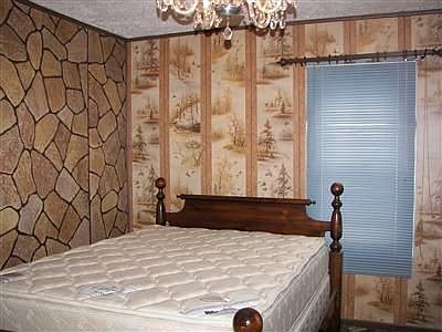 4th image of 2547 Warrendale Ave