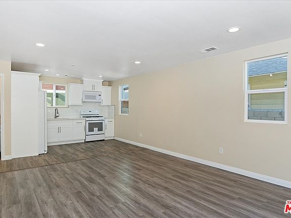 2nd image of 1325 W 37th Pl