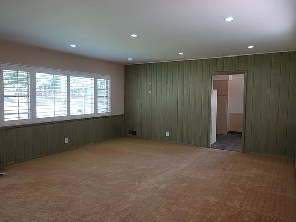 3rd image of 840 Crescent Dr