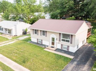 2112 Dominion Ave, Pekin, IL 61554