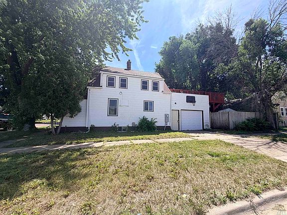 4th image of 102 7th St SE