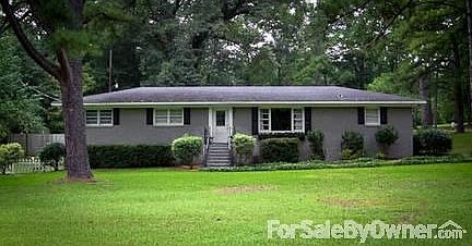 Centreville, AL
						:
						Front Yard. Not pictured 4 large pine trees.