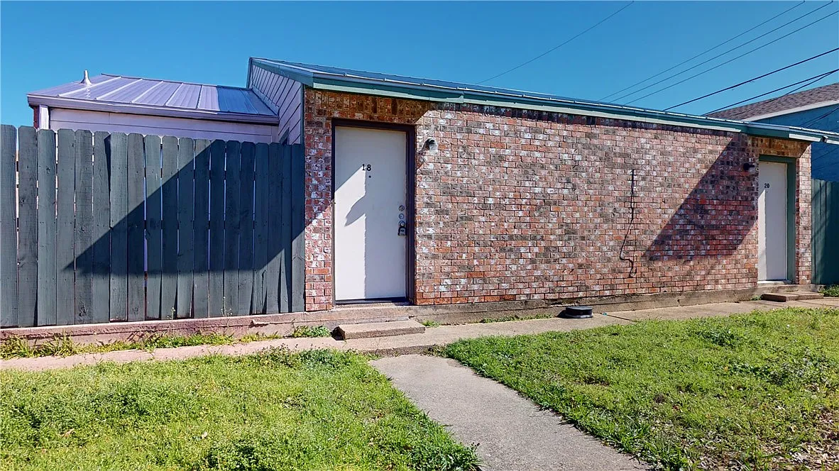 Building Photo - 725 Peppertree Dr #31