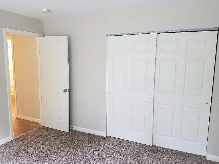 Farmington House Apartments — Photo 11