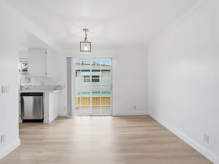 908 S Shenandoah St #104 — Photo 14