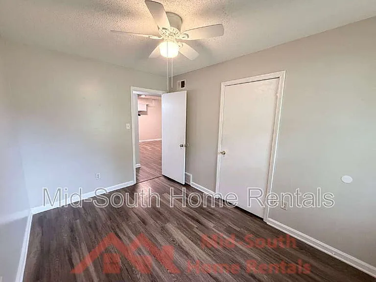 3829 Walsingham Dr — Photo 14