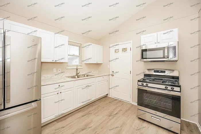 6347 Edgehurst Dr — Photo 6