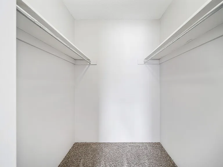 Fox Grove Apartments — Photo 4