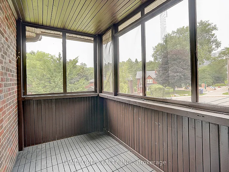 2520 Bloor St W #12 — Photo 34