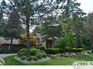 7451 Deerhill Dr, Clarkston, MI