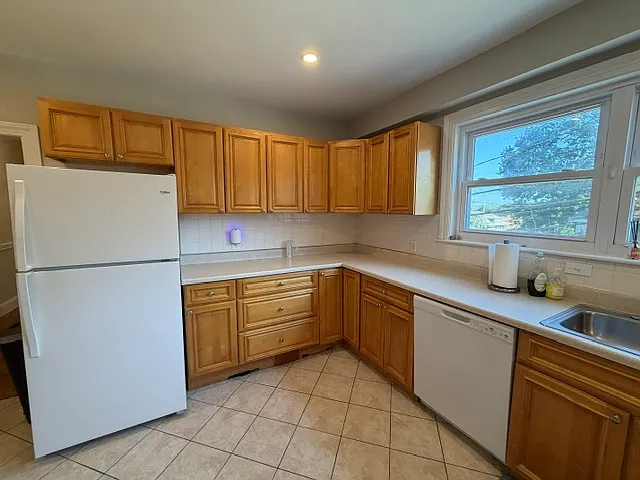 4 bed, 1300 sqft, $6,500 — Photo 2