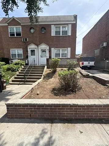 10-27 116th St