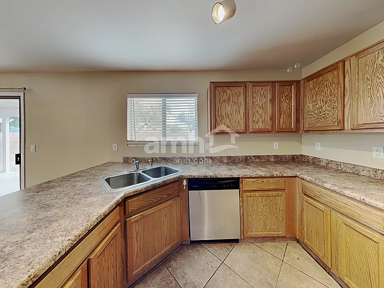 765 W Flaming Arrow Dr — Photo 4