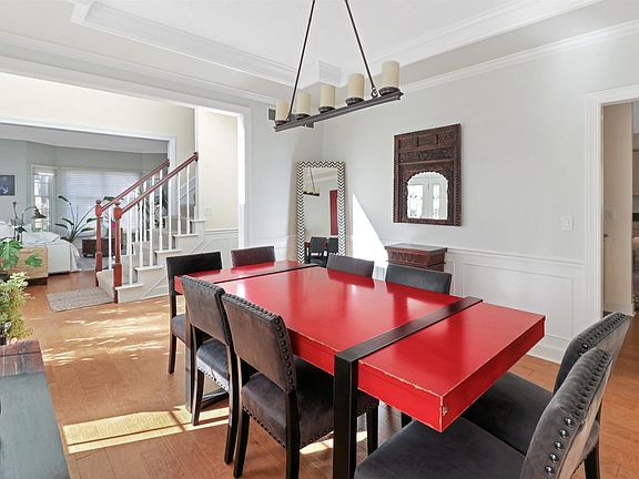 5th image of 901 W Bridgetowne Ct