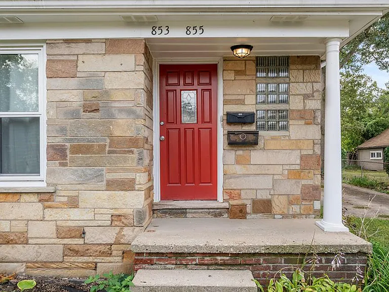 855 Leroy St — Photo 10