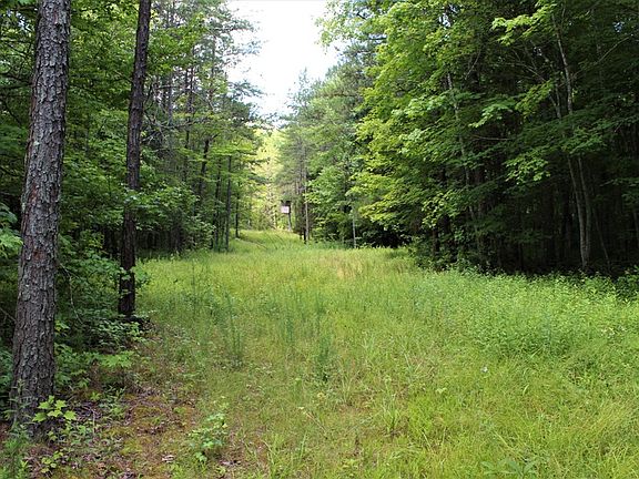 Open lane along the top edge of a mid-level flat