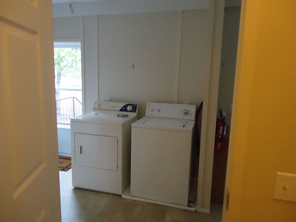 5th image of 803 Shelby Ave