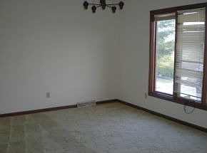 4th image of 907 Locklaine Dr