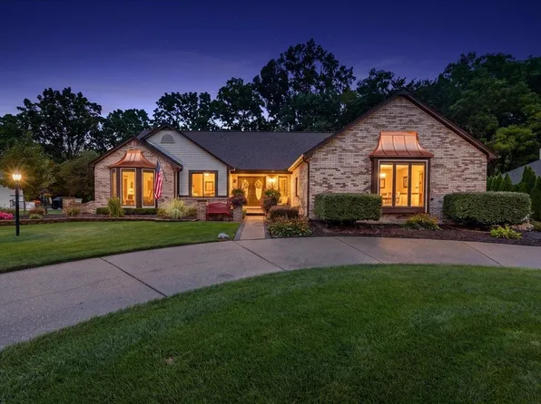 23811 Ronita Dr, Macomb, MI 48042