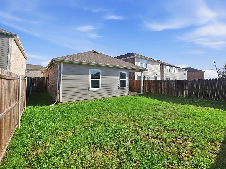 410 Forest St — Photo 17