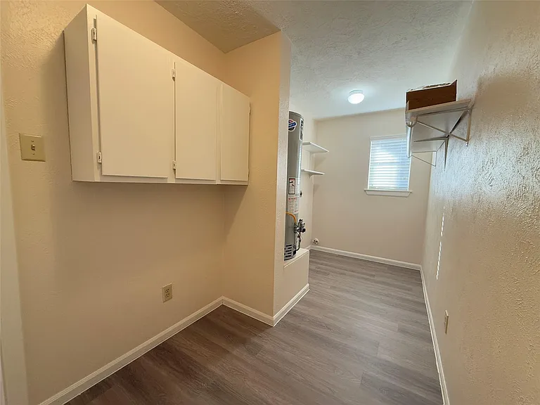 1559 Hillside Elm St — Photo 6