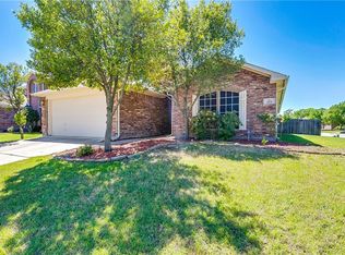 112 Bridlewood St, Azle, TX 76020