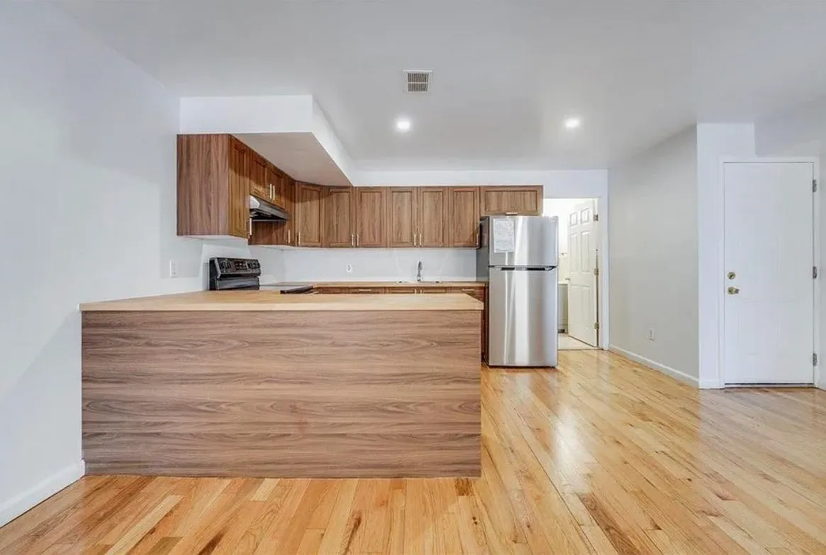 2 bed, 1.0 bath, 800 sqft, $1,950 — Photo 4