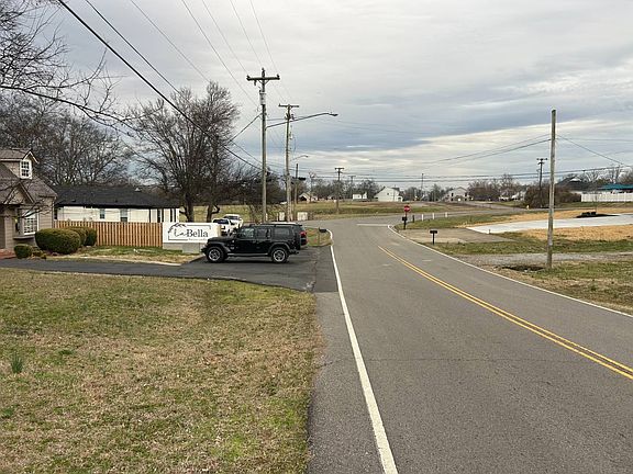 4th image of 129 Stadium Dr