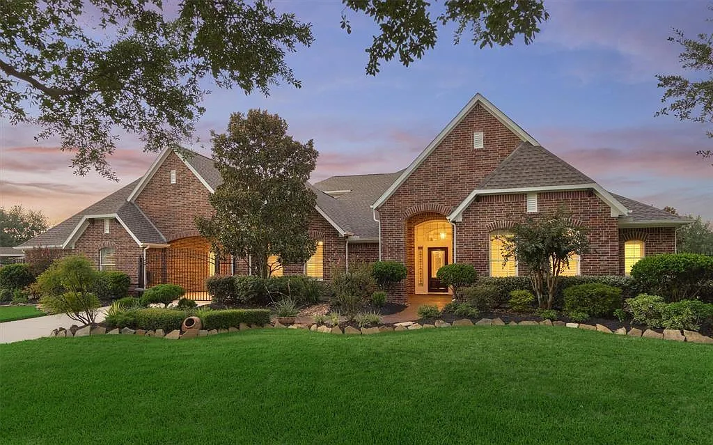 4 bed, 4.5 bath, 4480 sqft, $5,299 — Photo 1