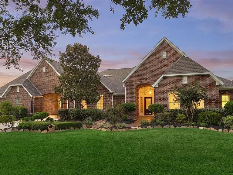 20806 E Cameron Ridge Dr — Photo 1